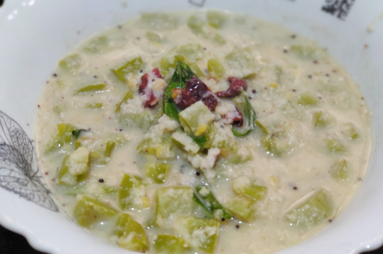 Padvalkai sihi | Snake gourd curry | Udupi recipe